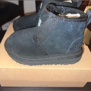 UGG-Toddlers T Neumel Ez-Fit, size 8-black